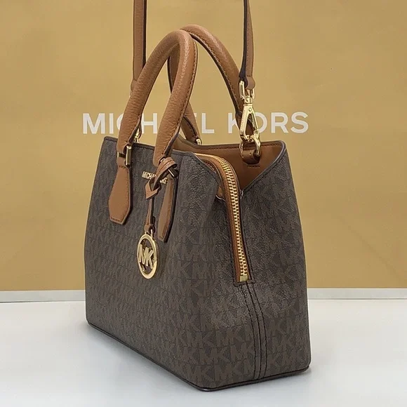 MICHAEL KORS
Camille Small Satchel / Crossbody BROWN
SIGNATURE COLOR - Picture 2 of 16